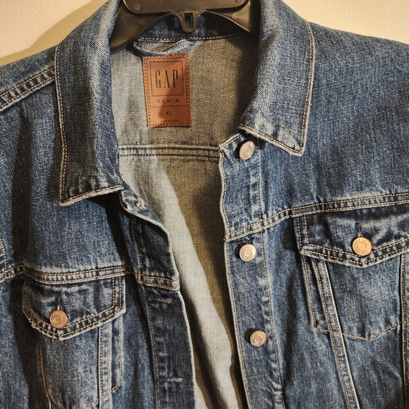 NEW GAP DENIM JACKET - Picture 2 of 10
